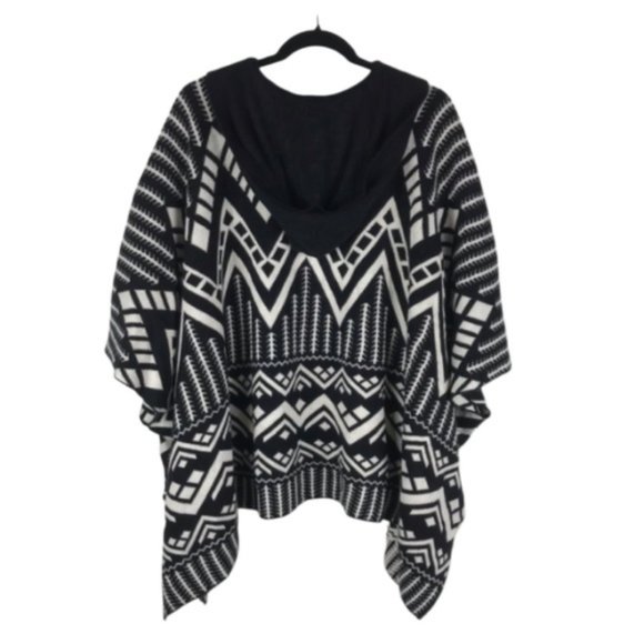 Express Black & White Aztec Tribal Knit Poncho - Picture 6 of 8